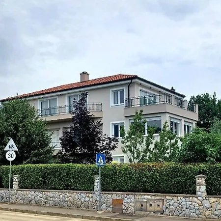 Blue Wave Apartment *